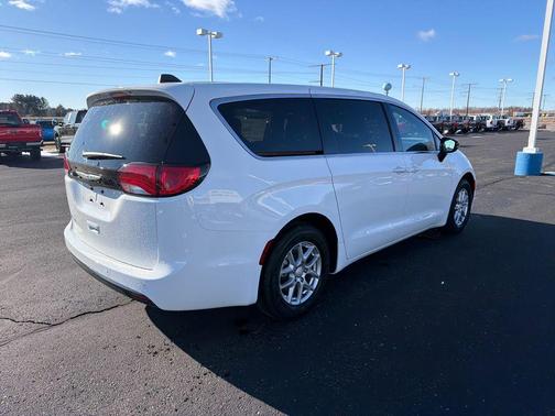 2026 Chrysler Voyager LX