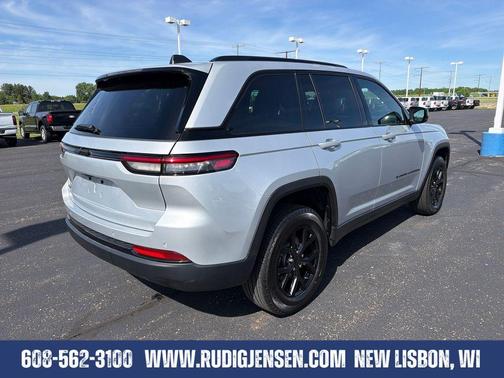 Silver Zynith 2025 Jeep Grand Cherokee Laredo
