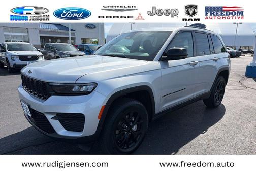 Silver Zynith 2025 Jeep Grand Cherokee Laredo