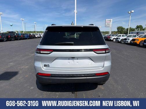 Silver Zynith 2025 Jeep Grand Cherokee Laredo