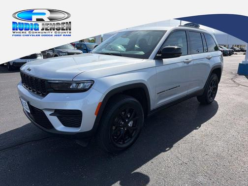 Silver Zynith 2025 Jeep Grand Cherokee Laredo