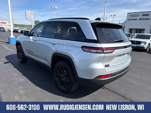 Silver Zynith 2025 Jeep Grand Cherokee Laredo