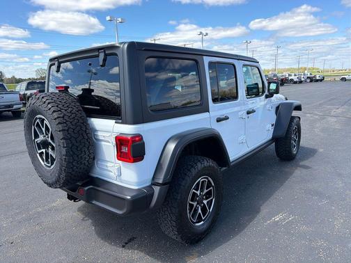 Bright White Clearcoat 2025 Jeep Wrangler Rubicon