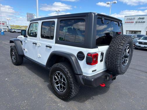 Bright White Clearcoat 2025 Jeep Wrangler Rubicon