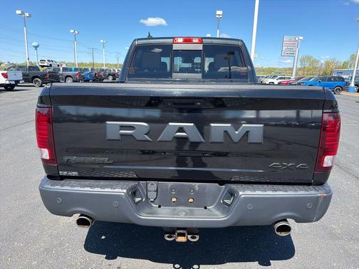Brilliant Black Crystal Pearlcoat 2018 RAM 1500 Rebel