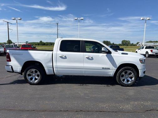 Bright White Clearcoat 2022 RAM 1500 Big Horn