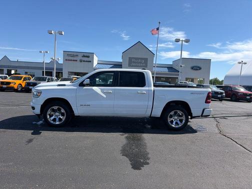 Bright White Clearcoat 2022 RAM 1500 Big Horn
