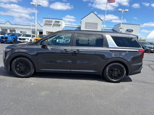 Metal 2025 Kia Carnival LXS