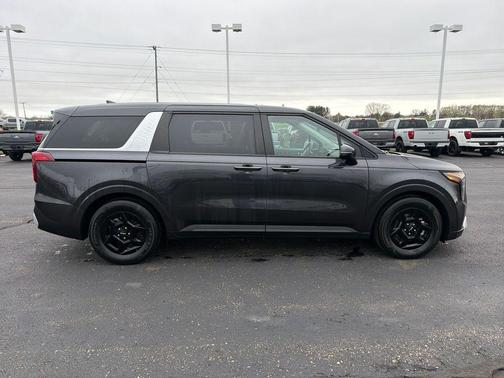 Metal 2025 Kia Carnival LXS