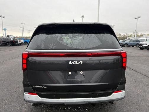 Metal 2025 Kia Carnival LXS