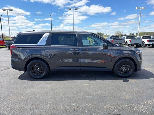 Metal 2025 Kia Carnival LXS
