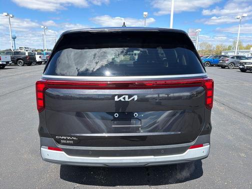 Metal 2025 Kia Carnival LXS