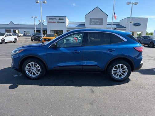 Blue Metallic 2022 Ford Escape SE