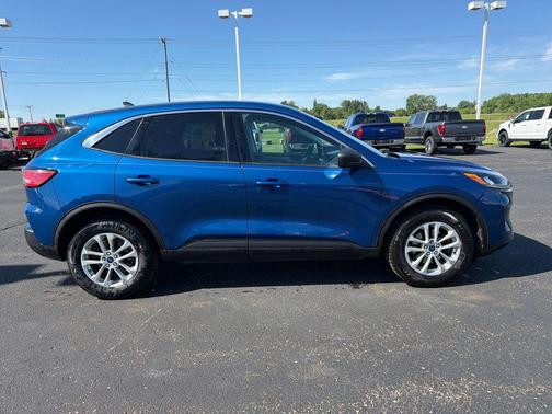 Blue Metallic 2022 Ford Escape SE