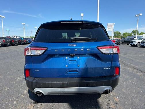 Blue Metallic 2022 Ford Escape SE
