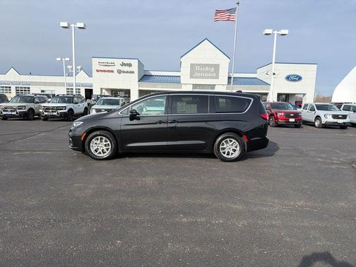 2023 Chrysler Pacifica Touring-L