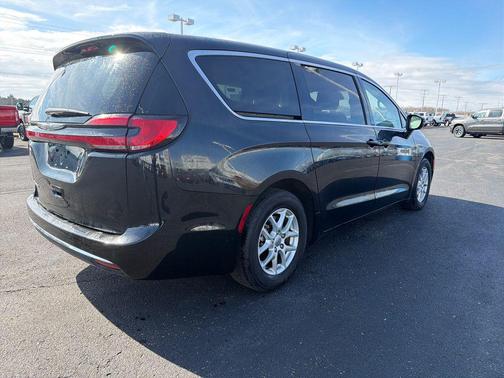 2023 Chrysler Pacifica Touring-L