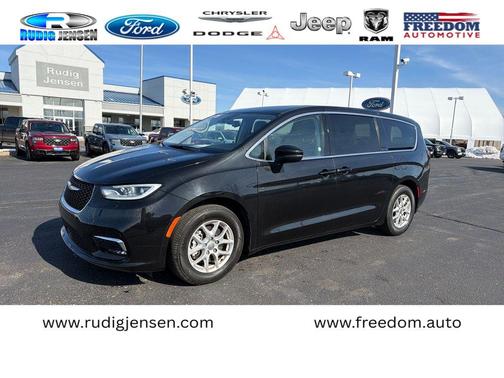 2023 Chrysler Pacifica Touring-L