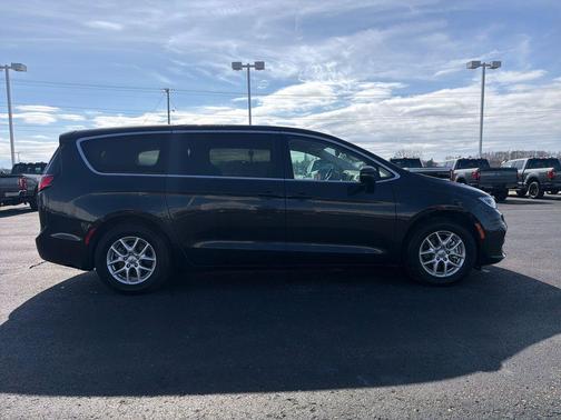 2023 Chrysler Pacifica Touring-L