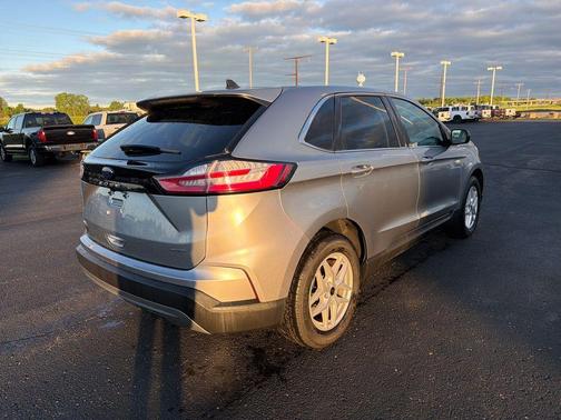 Iconic Silver Metallic 2024 Ford Edge SEL