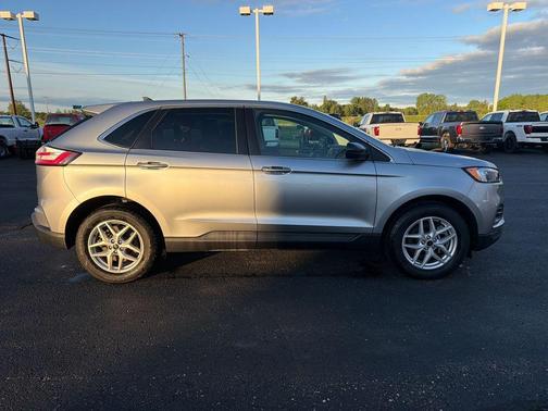 Iconic Silver Metallic 2024 Ford Edge SEL