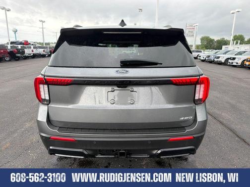 Gray Metallic 2025 Ford Explorer ST-Line