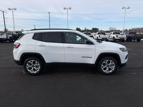 Bright White Clearcoat 2026 Jeep Compass Latitude