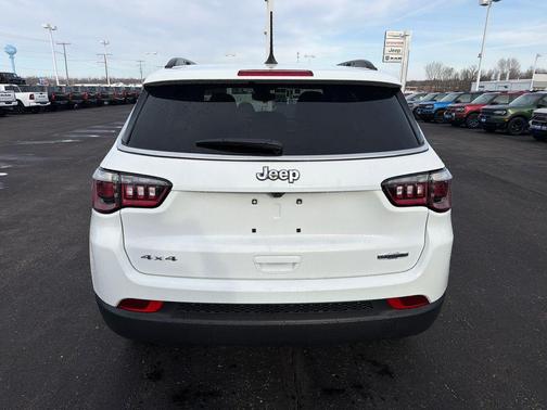 Bright White Clearcoat 2026 Jeep Compass Latitude