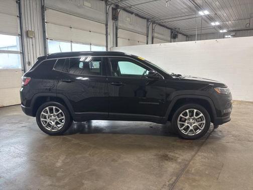 2023 Jeep Compass Latitude Lux