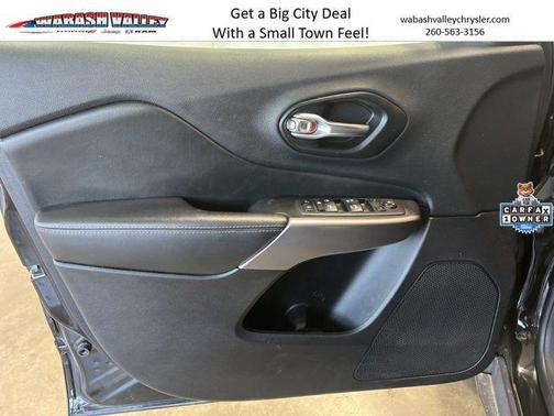 Diamond Black Crystal Pearlcoat 2021 Jeep Cherokee Latitude Lux