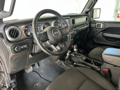 Crystal Metallic 2021 Jeep Wrangler Unlimited Sport