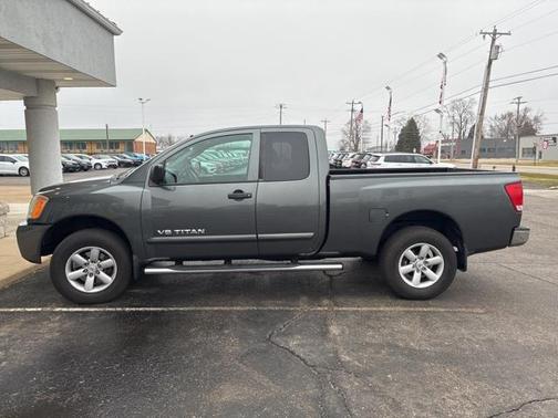 2011 Nissan Titan SV