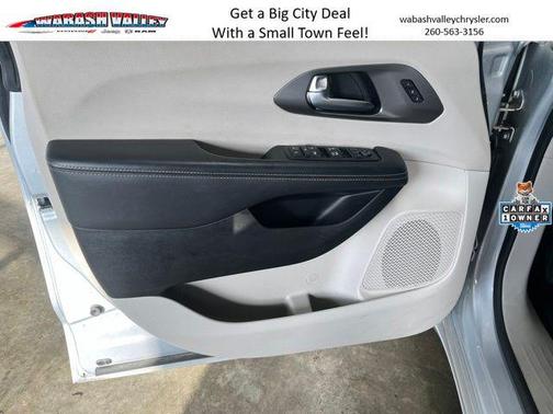 Silver Mist Clearcoat 2023 Chrysler Pacifica Touring L