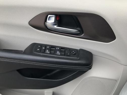 2020 Chrysler Voyager L