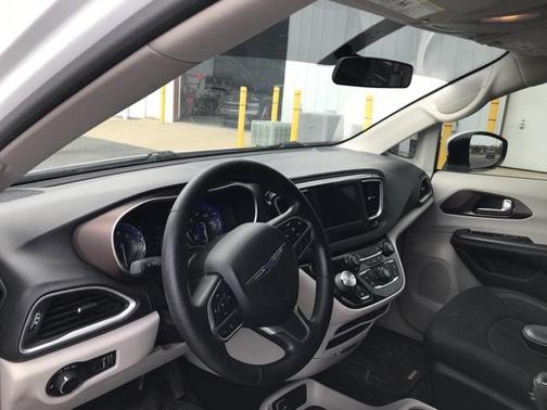 2020 Chrysler Voyager L