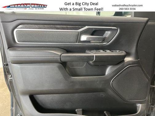 Diamond Black Crystal Pearlcoat 2023 RAM 1500 Big Horn/Lone Star