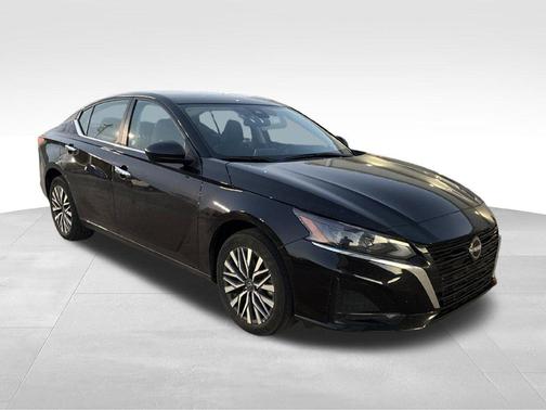 Super Black 2025 Nissan Altima 2.5 SV