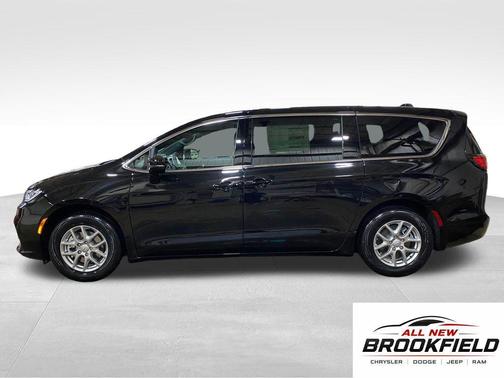 Diamond Black Crystal Pearl-Coat Exterior Paint 2026 Chrysler Pacifica L