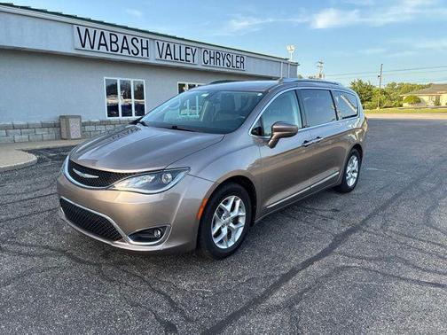 Molten Silver 2018 Chrysler Pacifica Touring-L Plus