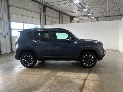 Slate Blue Pearlcoat 2023 Jeep Renegade Upland
