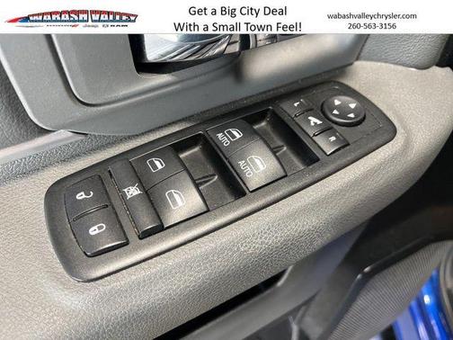 Blue Streak Pearlcoat 2014 RAM 1500 Big Horn