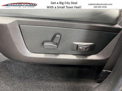 Blue Streak Pearlcoat 2014 RAM 1500 Big Horn