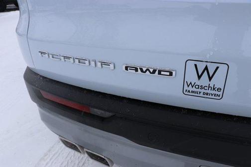 2026 GMC Acadia Elevation AWD