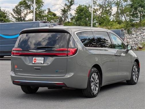 2022 Chrysler Pacifica Hybrid Touring L