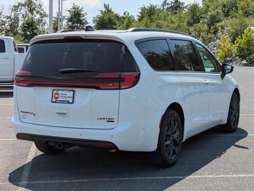 2025 Chrysler Pacifica Limited