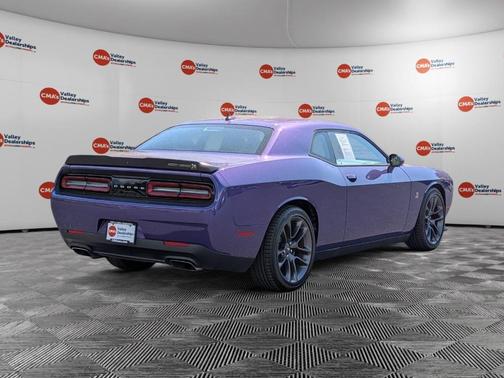 Plum Crazy Pearlcoat 2023 Dodge Challenger R/T Scat Pack