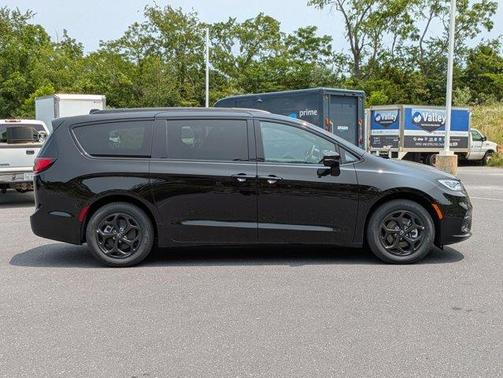 2025 Chrysler Pacifica Hybrid Select