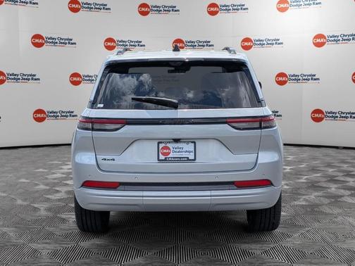 Silver Zynith 2026 Jeep Grand Cherokee Limited