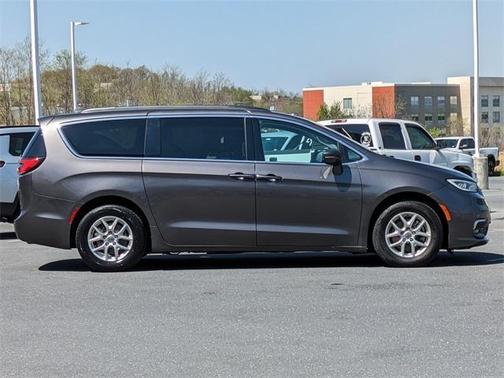 2022 Chrysler Pacifica Touring-L