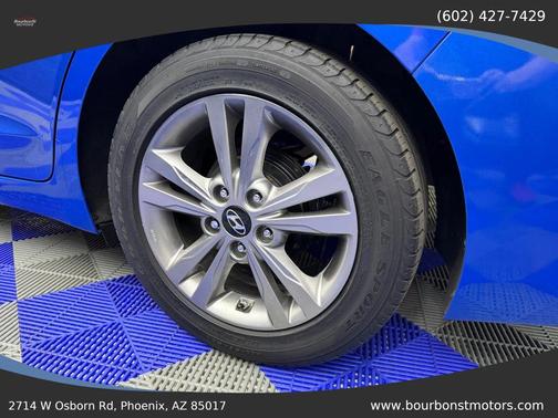 2017 Hyundai ELANTRA SE